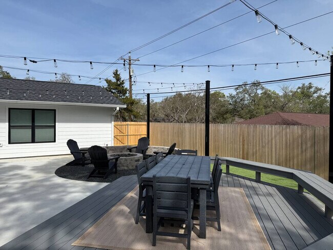 Building Photo - 1303 Langford St