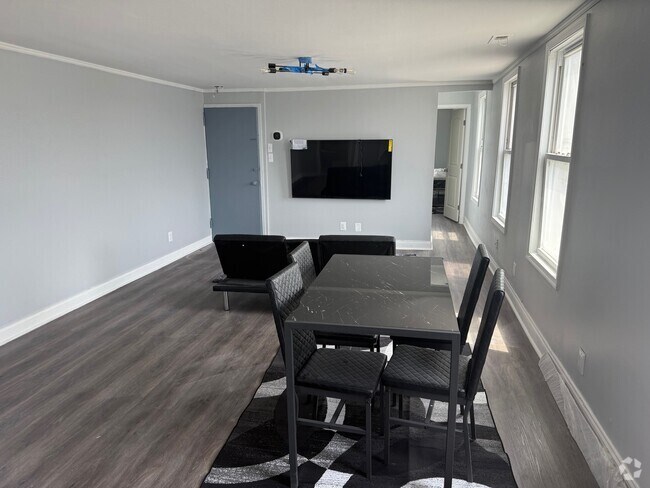 Building Photo - 2800 Huntingdon Ave