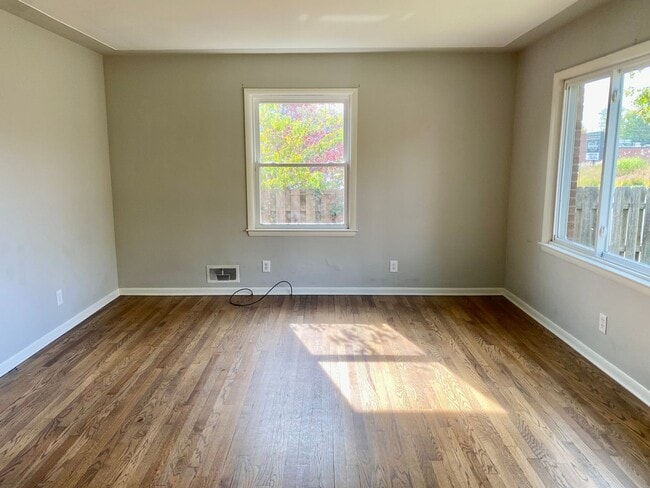 Building Photo - Cute Cape Cod in Forest Hills