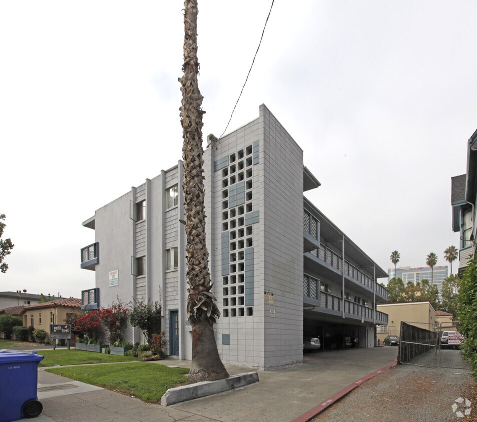 Building Photo - Fourth Street Apartments