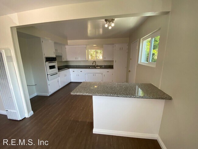 Building Photo - 2605 Carnegie Ln