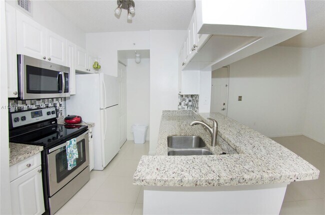 Foto del edificio - 17100 N Bay Rd