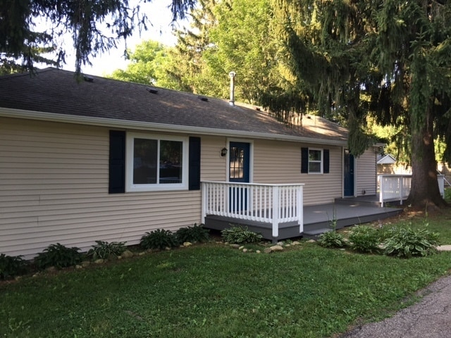 Foto principal - 3 bdrm/1 bath cottage-style home