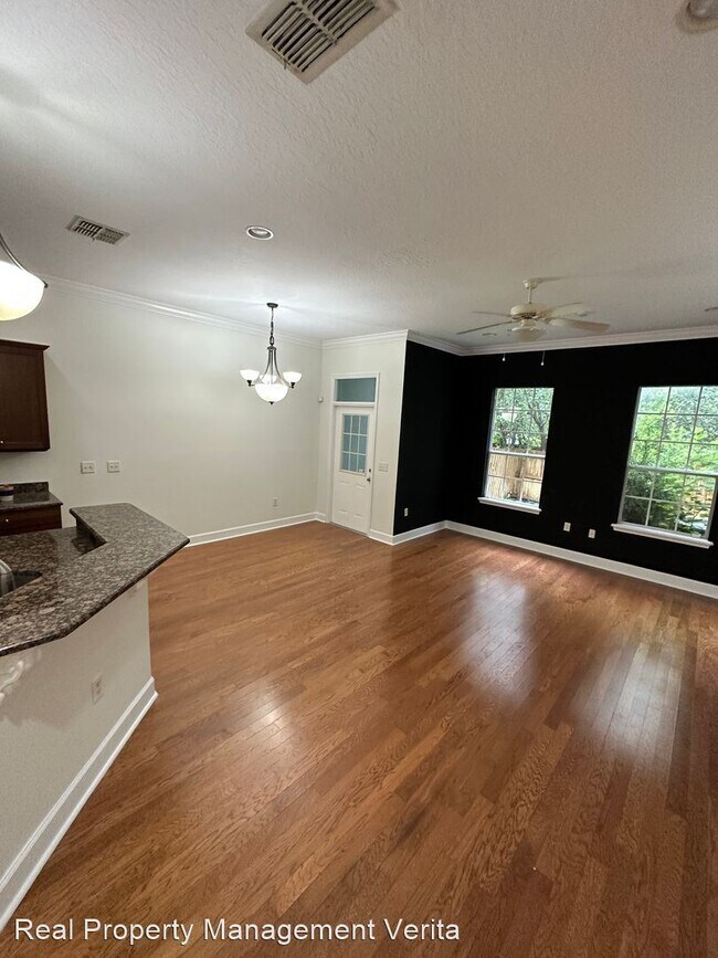 Building Photo - 2 br, 2.5 bath House - 340 E Kaley St