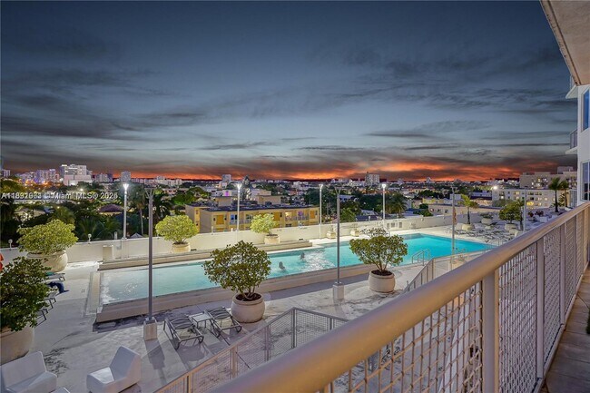 Foto del edificio - 10 SW South River Dr