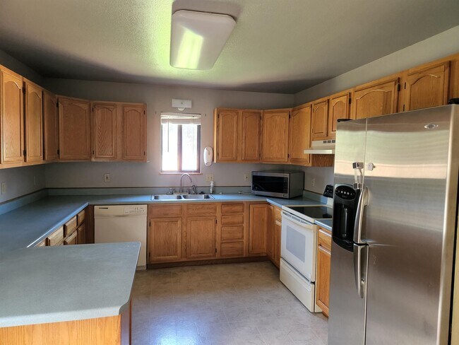 Building Photo - 1003 Apple Ln