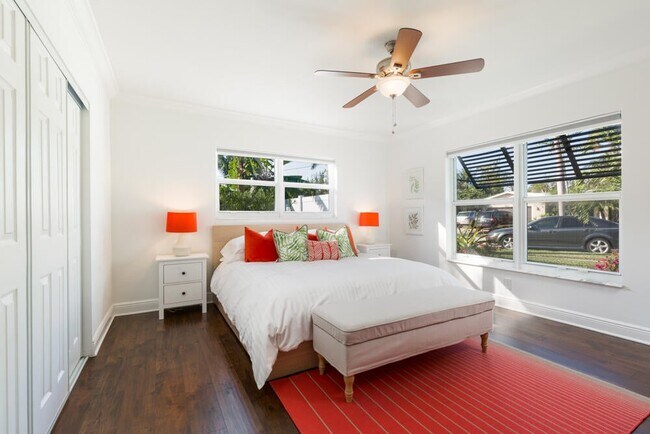 Foto del edificio - 700 NE 70th St