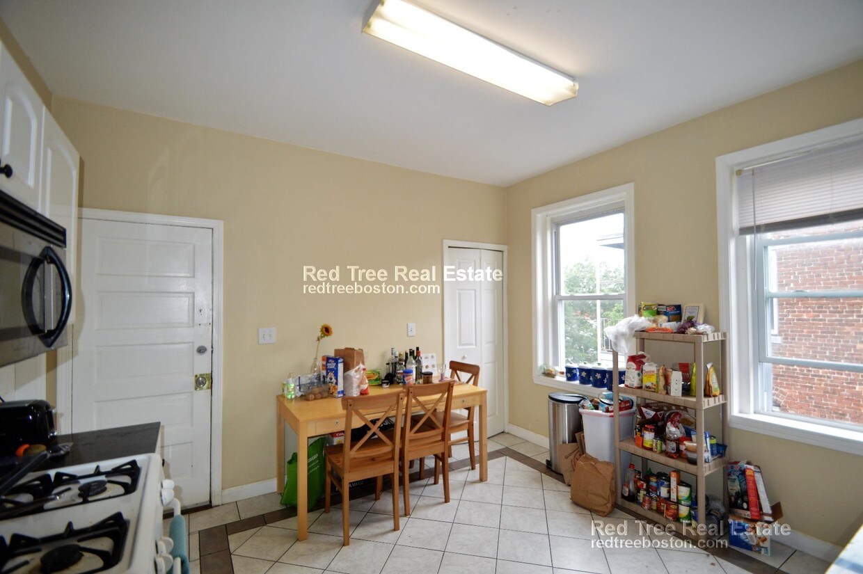 Primary Photo - 4 Litchfield St