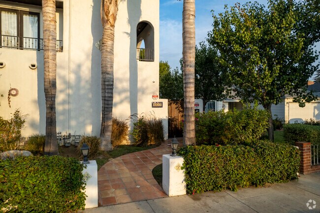 Building Photo - 4440 Talofa Ave