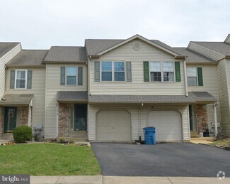 Building Photo - 636 Campus Dr