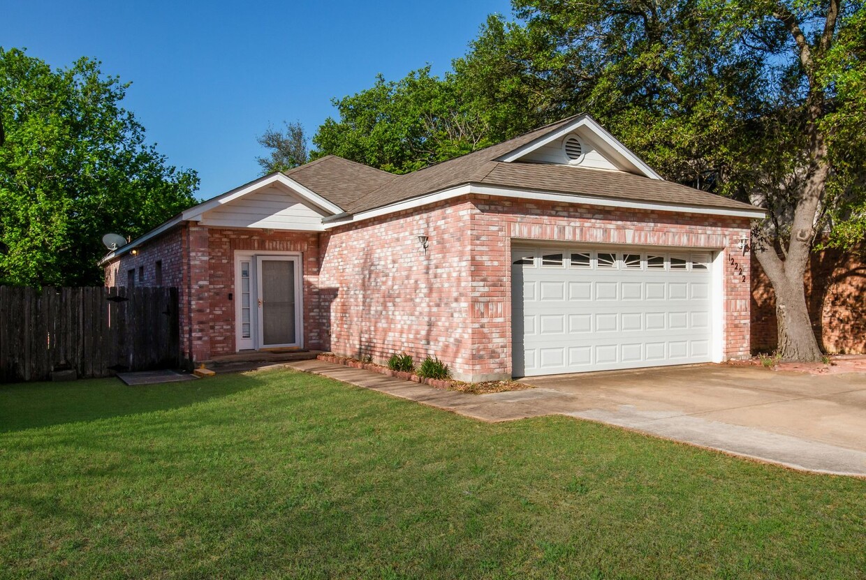Foto principal - 12222 Netherwood Ln