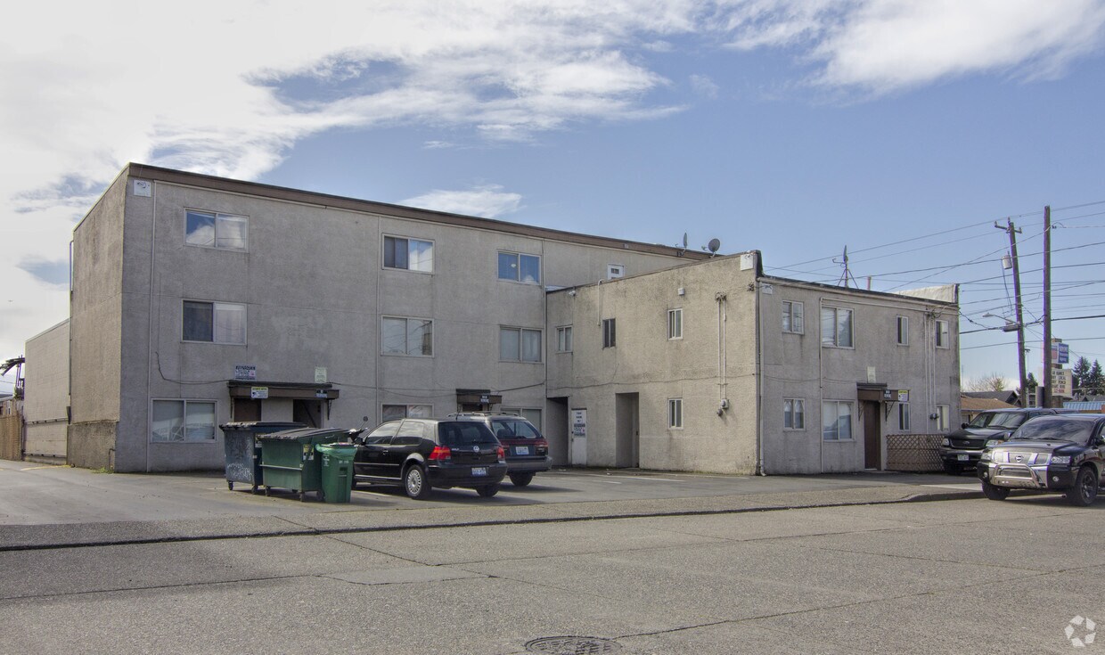 Building Photo - 9632 Aurora Ave N