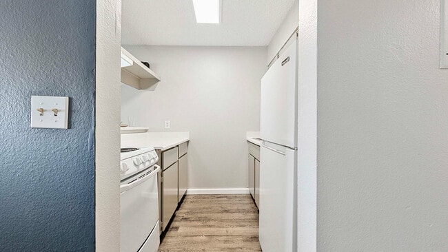 Explore este elegante diseño de cocina, perfecto para la vida moderna. - Residence at Sierra Vista