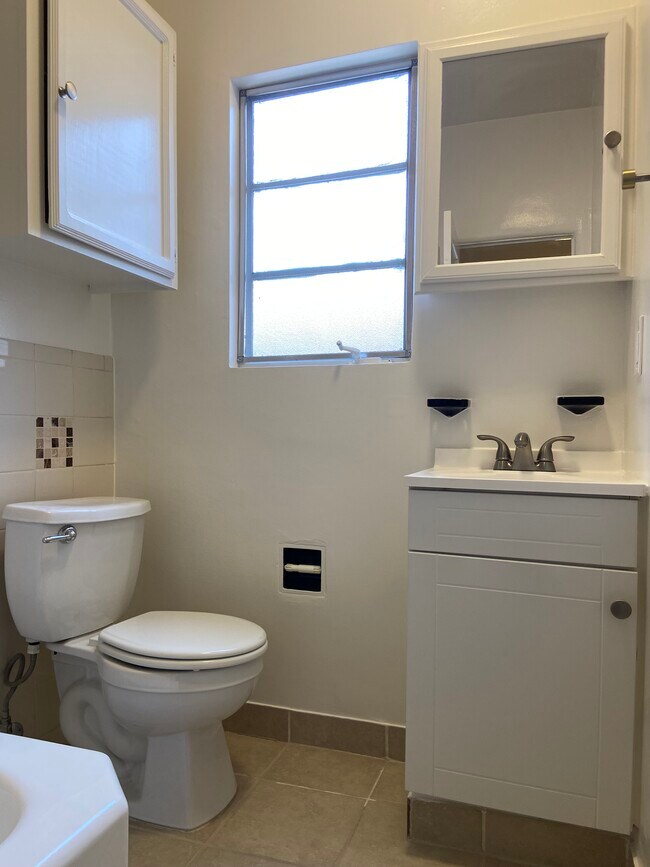 Foto del edificio - 1240 N Orange Grove Ave