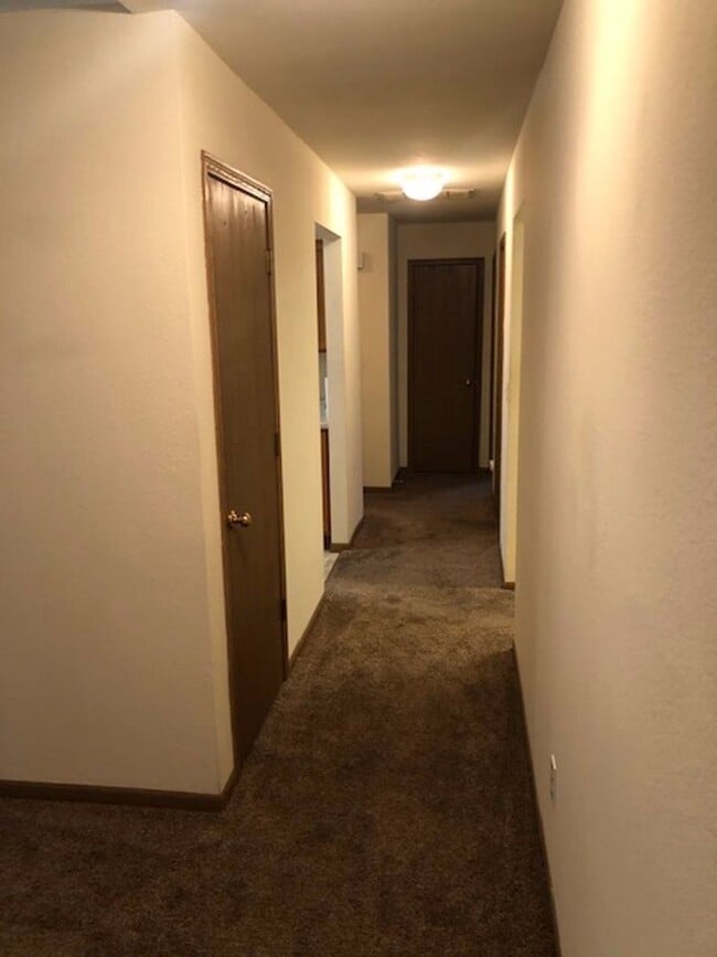 Building Photo - 4809-4811-4811 Geyser Blvd