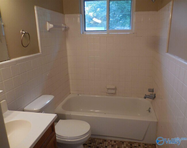 Foto del edificio - 4802 Avondale Cir NW