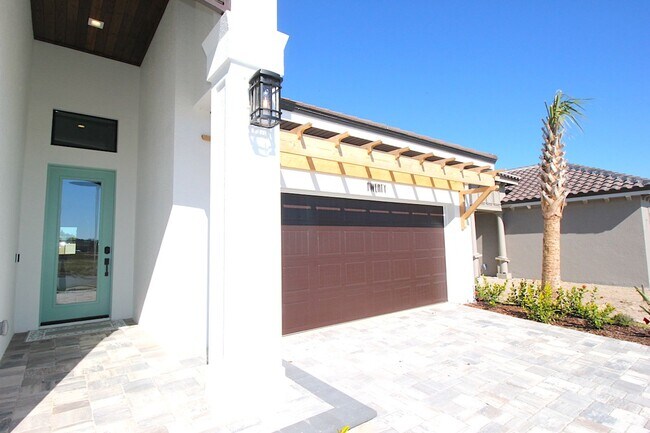 Building Photo - Luxurious 3 Bed 3 Bath Gated Community Hom...