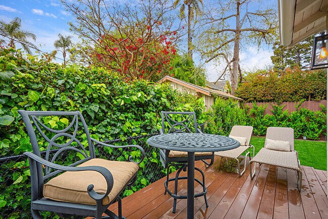 Foto del edificio - 228 W Mission St