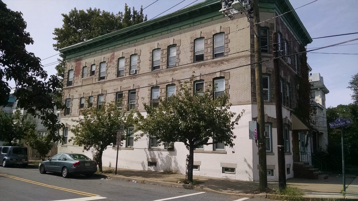 Foto principal - 26 Lindsley Ave