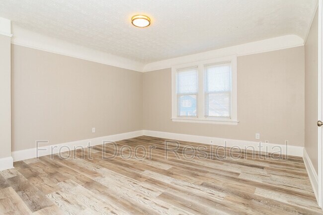 Building Photo - 5325 Rolston Ave