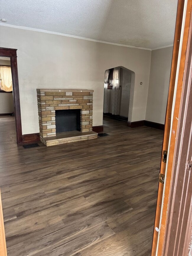 Building Photo - 3 bedroom 1 bath home