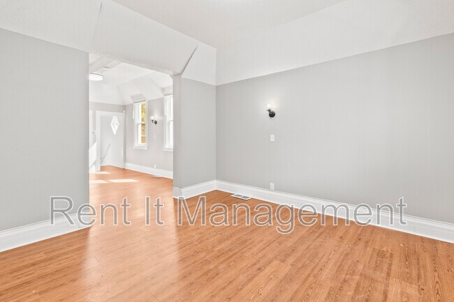 Foto del edificio - 3042 Cottage Grove Ave