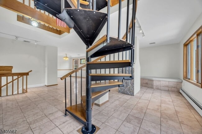 Foto del edificio - 128 E Colfax Ave