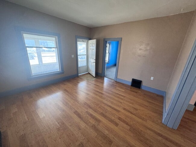 Building Photo - Spacious 4-Bed Home Near Schools with Back...