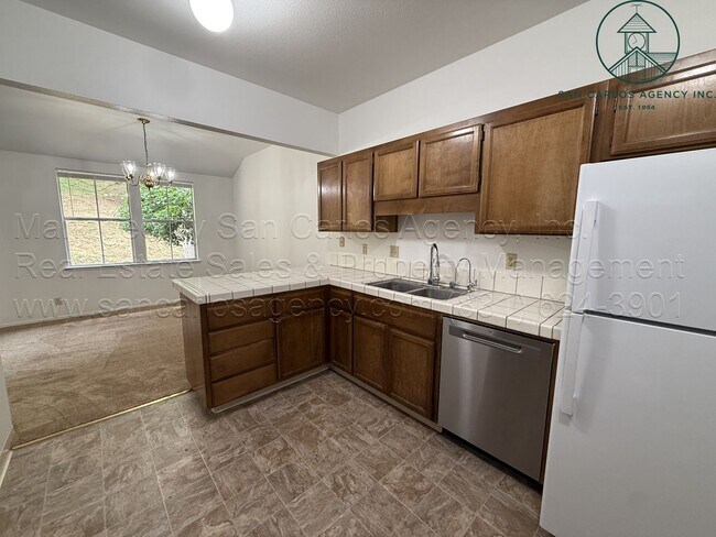 Foto del edificio - Refreshed Two Bedroom Pacific Grove Townhome in Gated Community