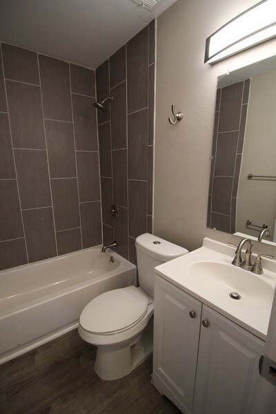 Building Photo - 2 bed, 1 bath home in Oak Cliff