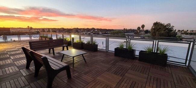 Roof top deck - 4965 S Centinela Ave
