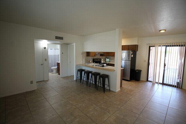 Foto del edificio - 8838 E Arbor St
