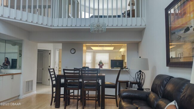 Foto del edificio - 961 S Lakewood Terrace