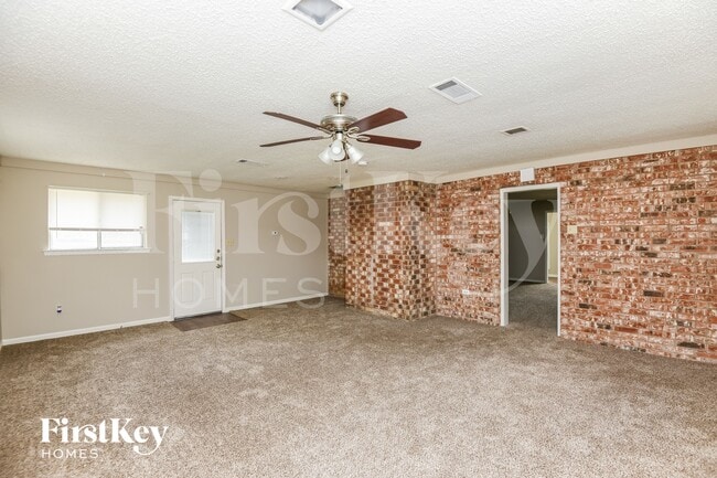 Building Photo - 2100 Cedar Ct