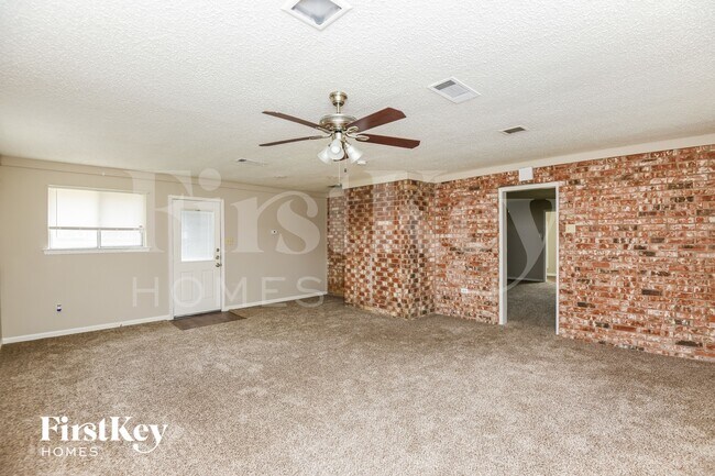 Foto del edificio - 2100 Cedar Ct