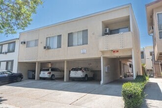 Building Photo - 607 Flores St