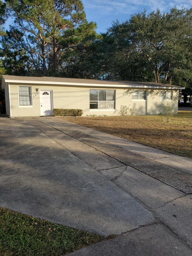Primary Photo - 127 Robinwood Dr SW