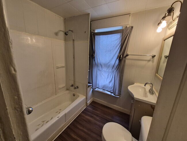 Foto del edificio - 170 Marion Ave