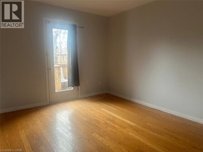 Photo du bâtiment - 64 Gage Ave S