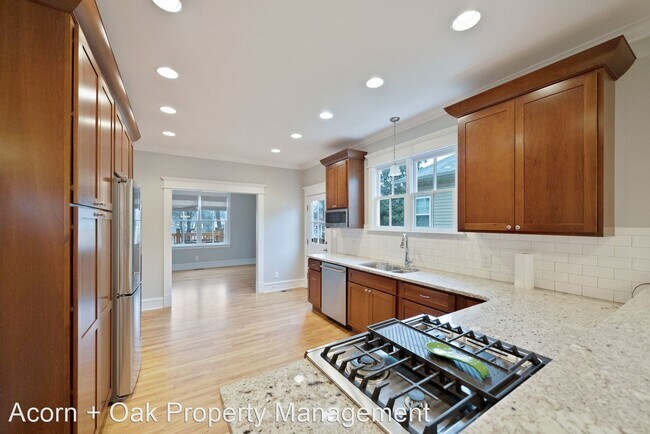 Foto del edificio - 3 br, 2.5 bath House - 706 Carroll St