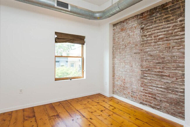 Building Photo - 119 Bloomfield St