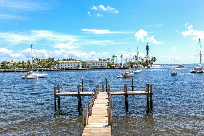 Foto del edificio - 2508 Bay Dr