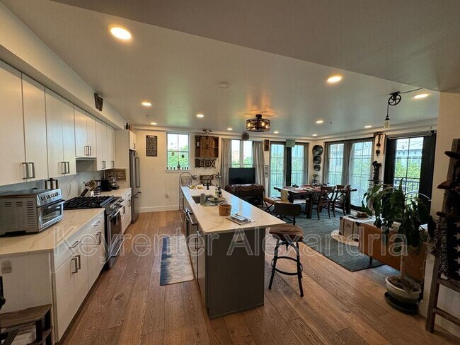 Photo - 1245 N Pierce St Apartment