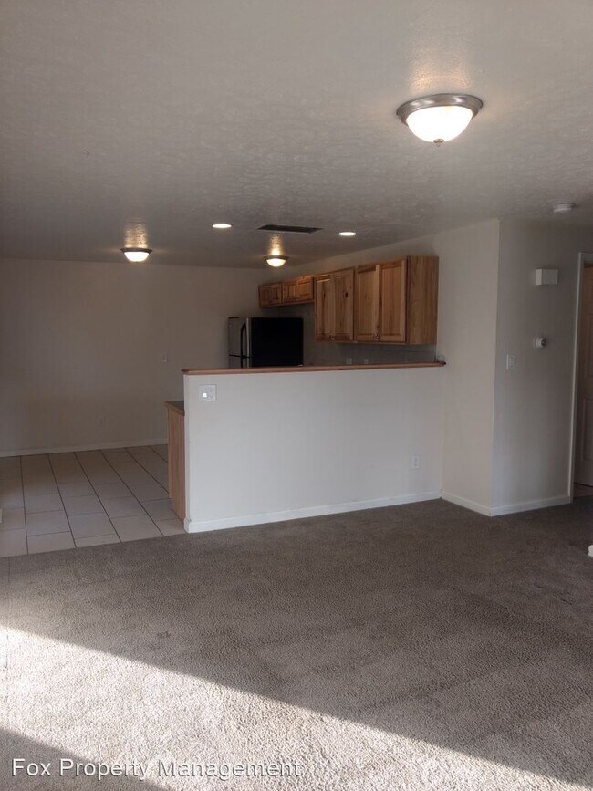 Building Photo - 2 br, 1 bath House - 708 Meeker Street