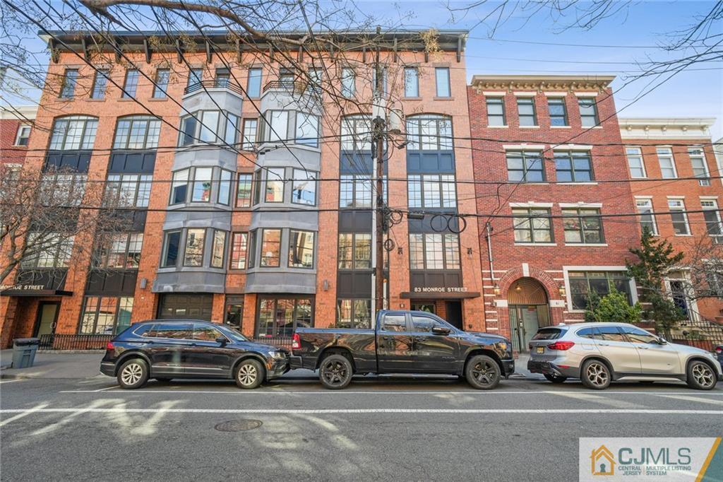 Primary Photo - 83 Monroe St