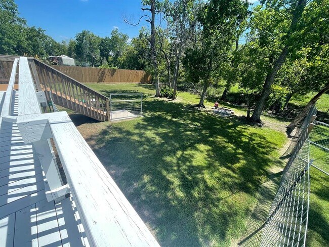 Building Photo - 15019 S Baylan St