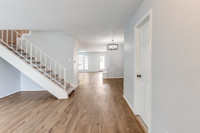 Foto del edificio - 10816 Briar Forest Dr