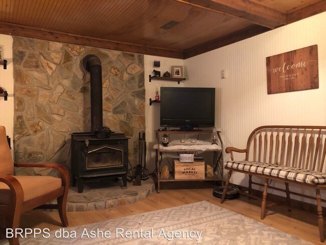 Building Photo - 2 br, 1 bath House - 1652 Conley Cheek Rd