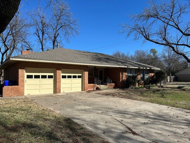 Building Photo - Move-In Special! 1/2 off 1st Month! (3) Bed/(2) Bath + (2) Living Areas Avail NOW!