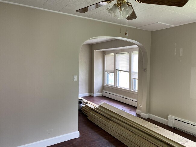 Building Photo - 306 River Oaks Dr